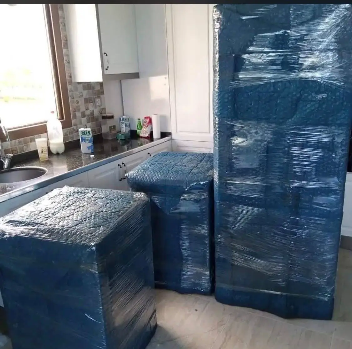 Koşuyolu nakliyat: mutfakta paketlenmiş dolap ve beyaz eşya